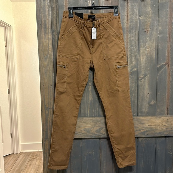 Banana republic HIGH-RISE SLIM CARGO JEAN size 28/6 NWT sold out online - Picture 3 of 5